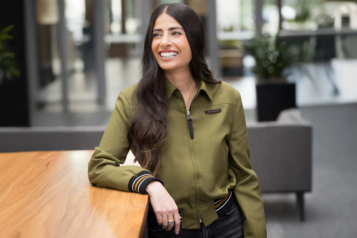 Xbox CEO'su Asha Sharma'nın resmi portresi