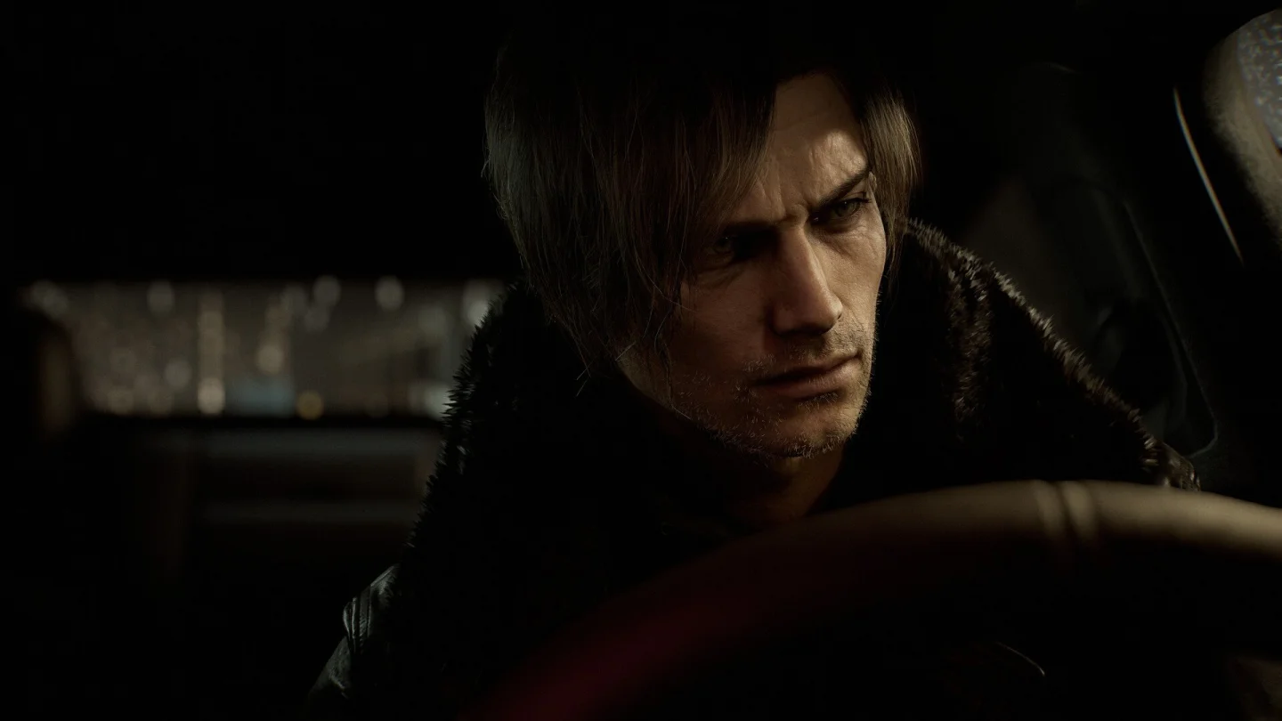 Leon S. Kennedy arabada ciddi bir ifadeyle Resident Evil Requiem'de