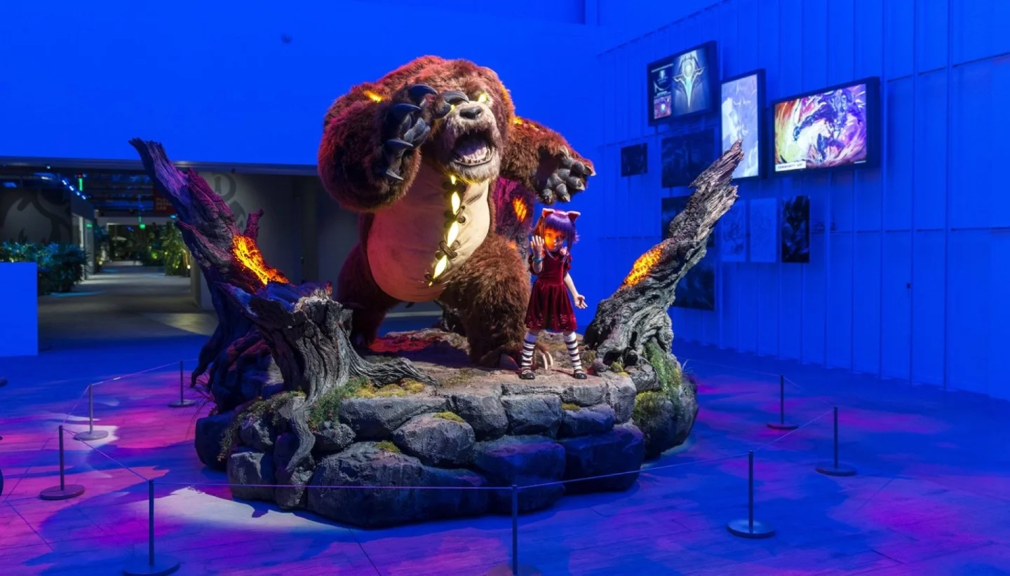 Riot Games merkezindeki Annie ve Tibbers heykeli