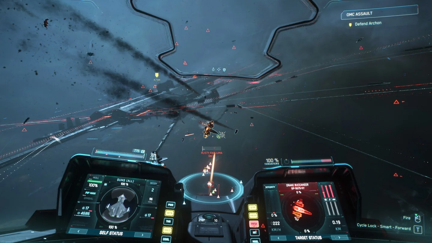 Squadron 42'de kokpit görünümlü uzay savaşı