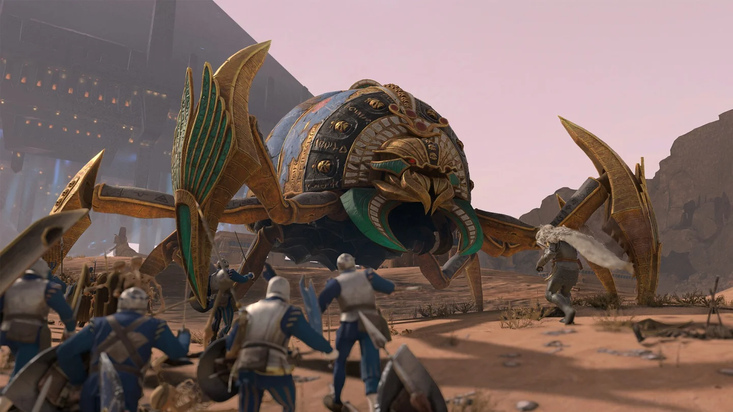 Total War: Warhammer III'te Tomb Kings'in dev altın scarab birimi çöl savaşında